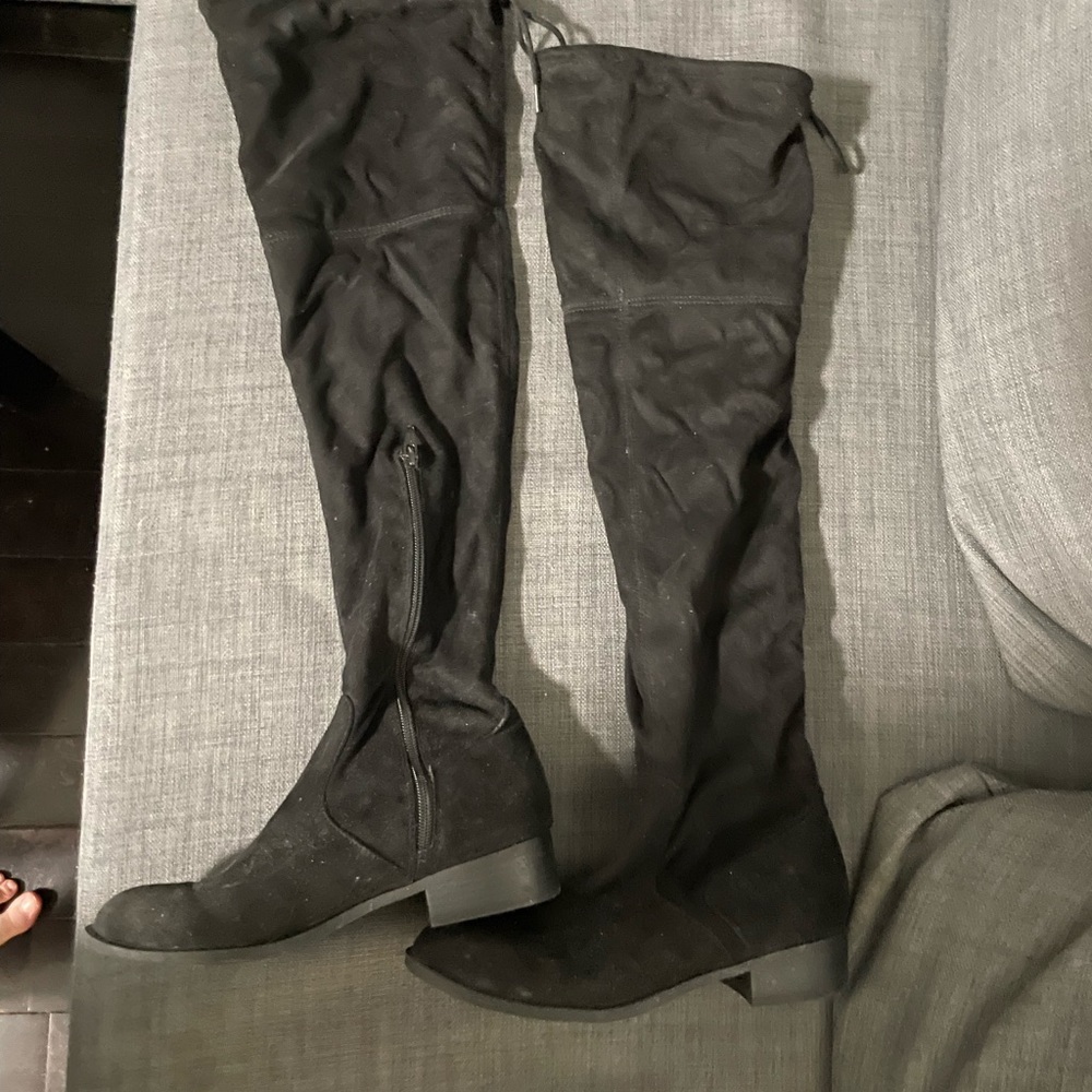 Black Knee high boots. Size 7.